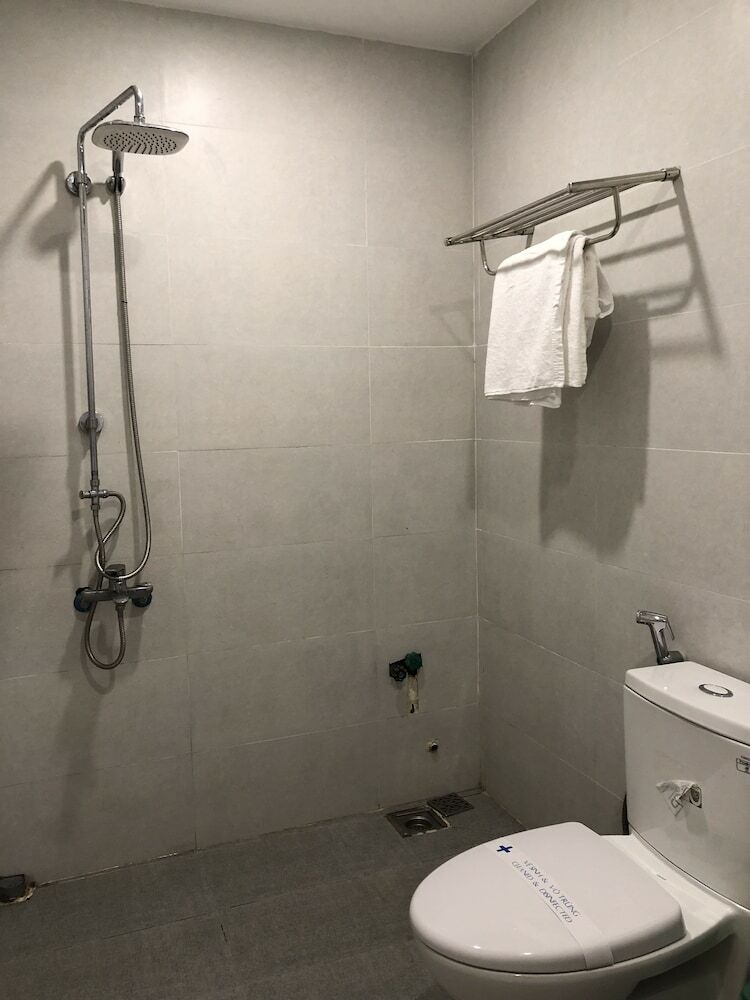 Quynh Huong Hotel