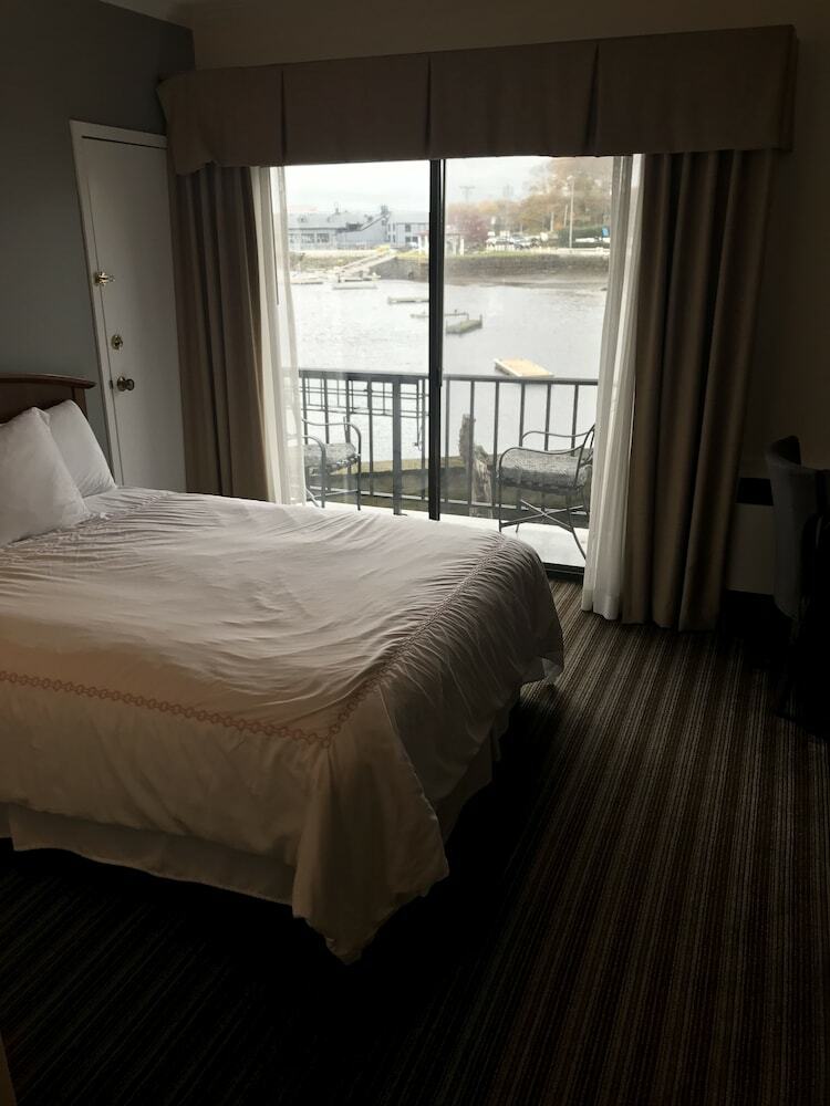 Hotel Cohasset Harbor Resort