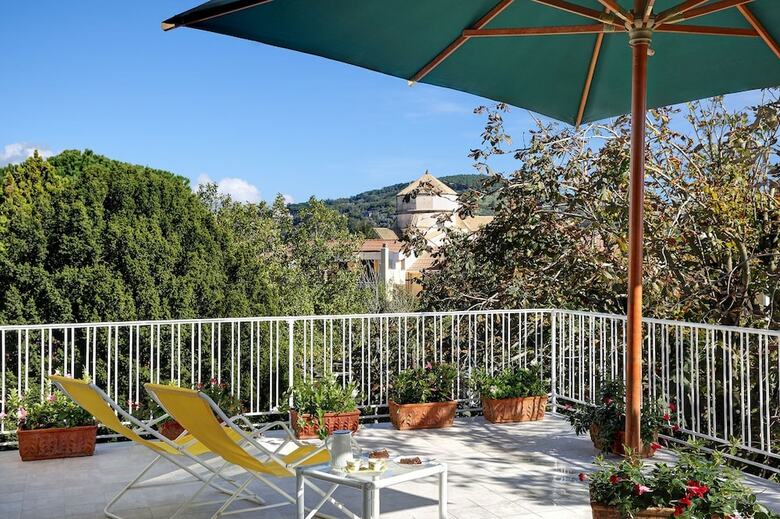 Villa La Casa Bianca - Pool And Garden
