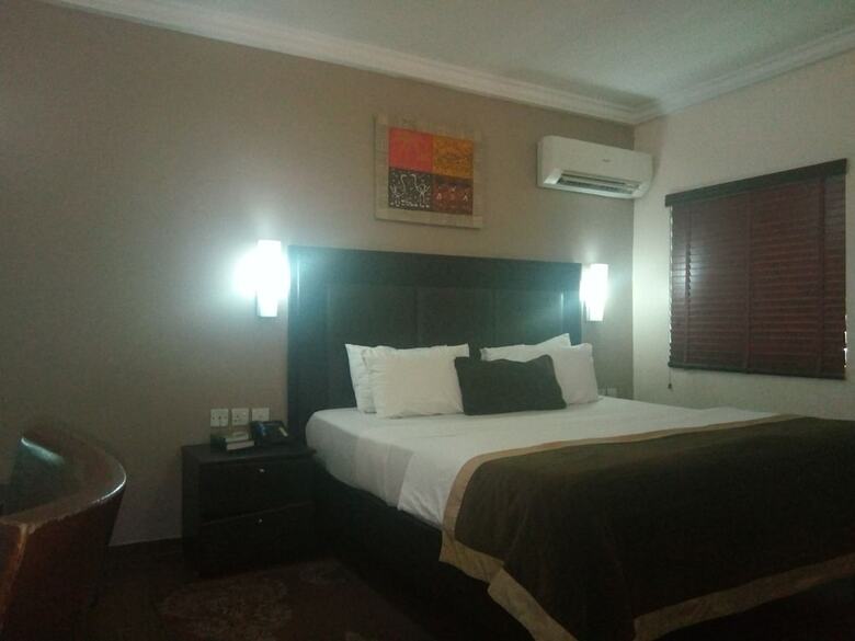 Neocourts Hotel