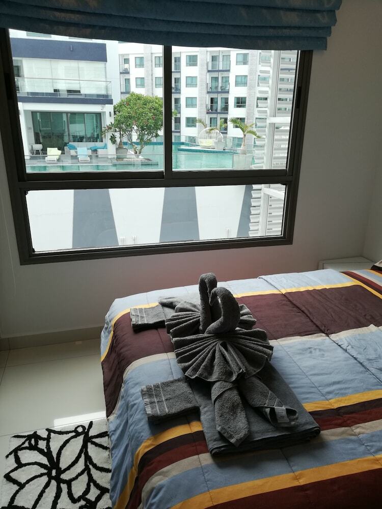 Apartamentos Arcadia Beach Resort Pool View
