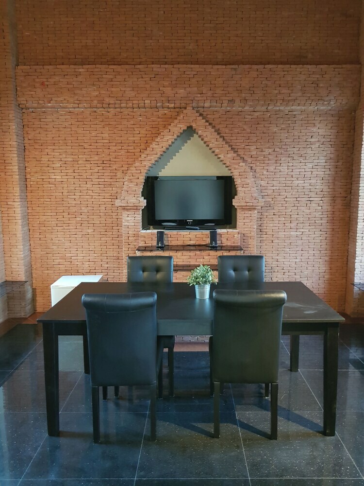Hi Karon Beach Hotel