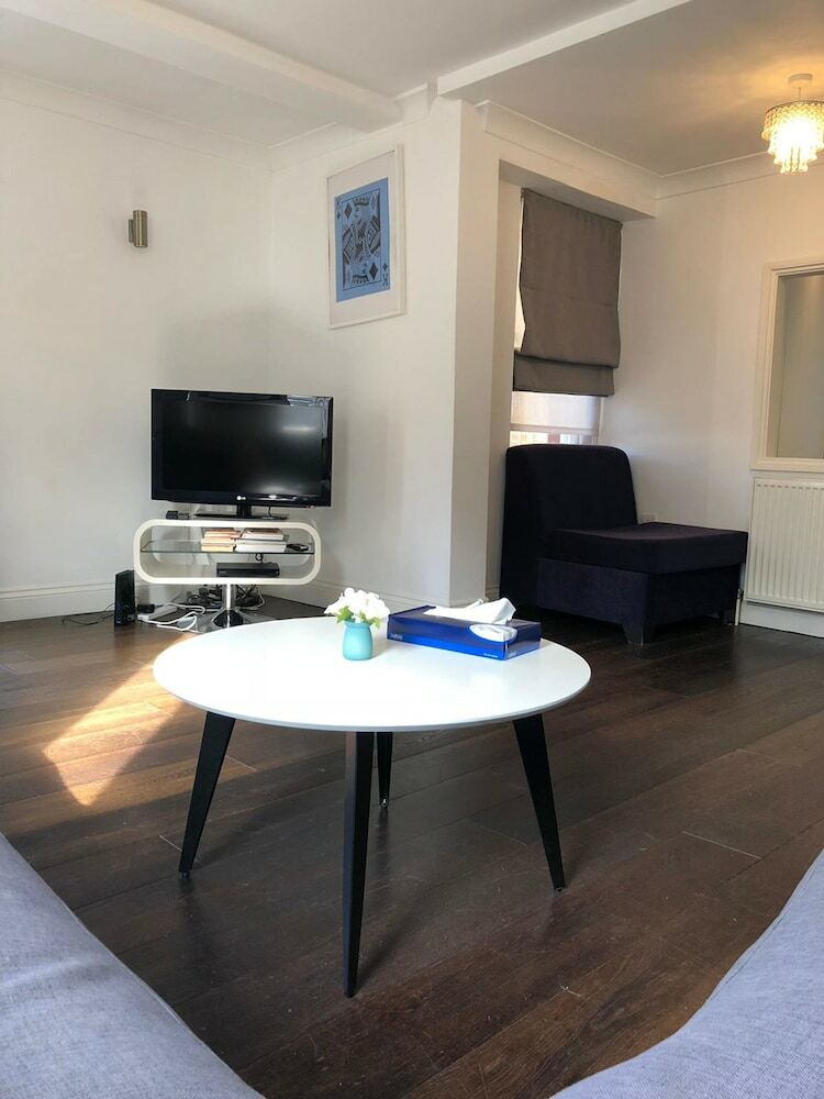 Hans Road Apartment