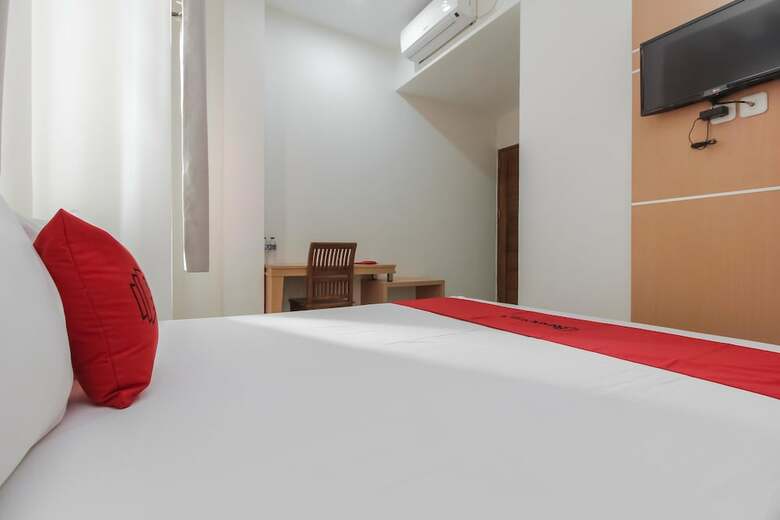 Hotel Reddoorz Plus Near Galaxy Bekasi