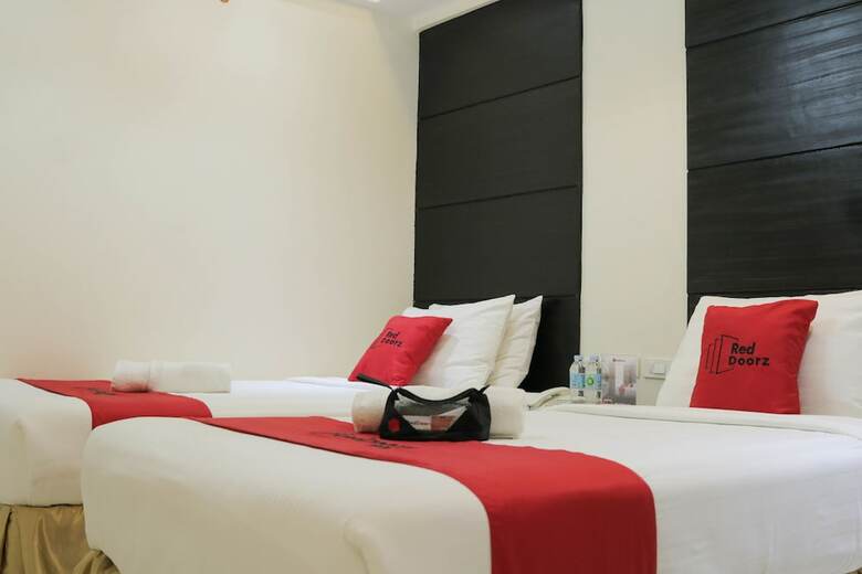 Hotel Reddoorz Plus @ Hernan Cortez Cebu