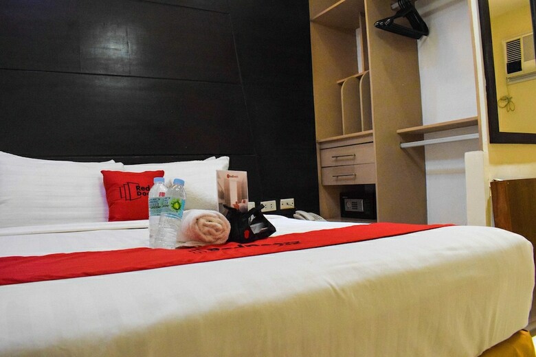 Hotel Reddoorz Plus @ Hernan Cortez Cebu