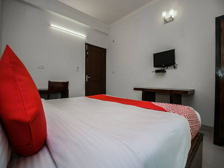 Hotel Oyo Flagship 15357 Ahinsha Cicle
