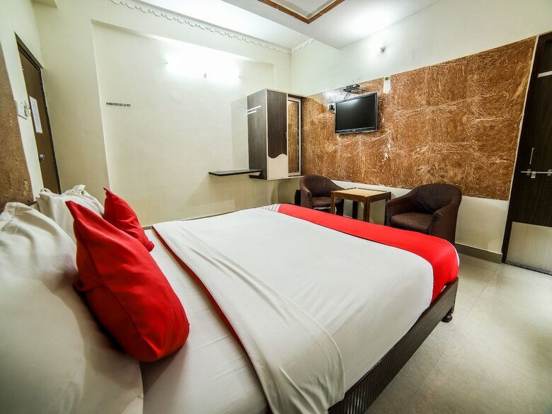Oyo 14816 Hotel Omni