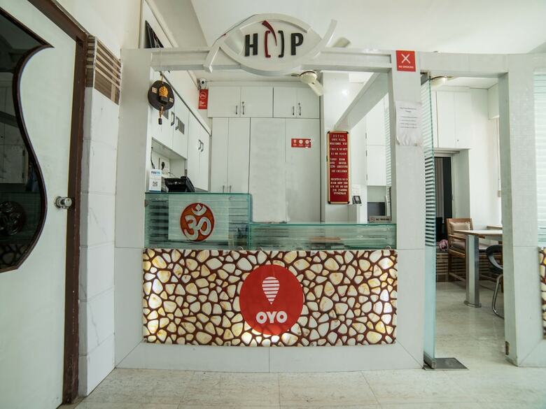 Oyo 14816 Hotel Omni
