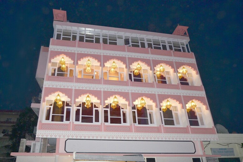 Hotel Oyo 19597 Pink Palace