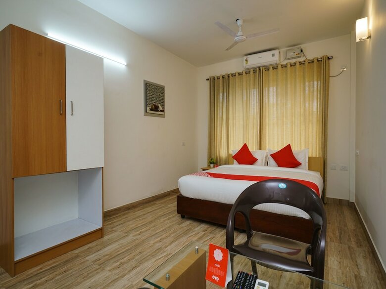 Hotel Oyo 15574 Caprice Residency, South
