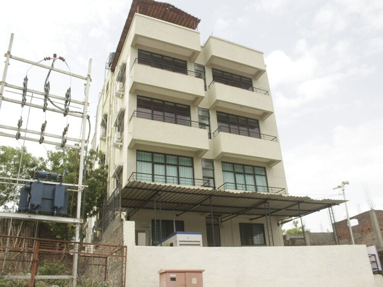 Hotel Oyo 13168 Primrose Regency
