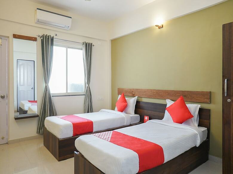 Hotel Oyo 12538 Twin Tower 2