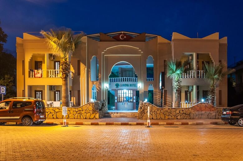 Lanova Hotel