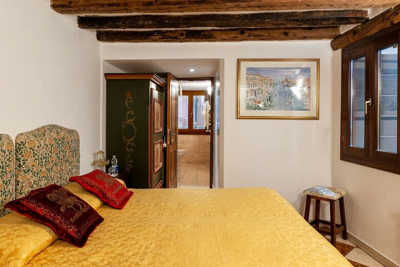 Luxury Venetian Rooms