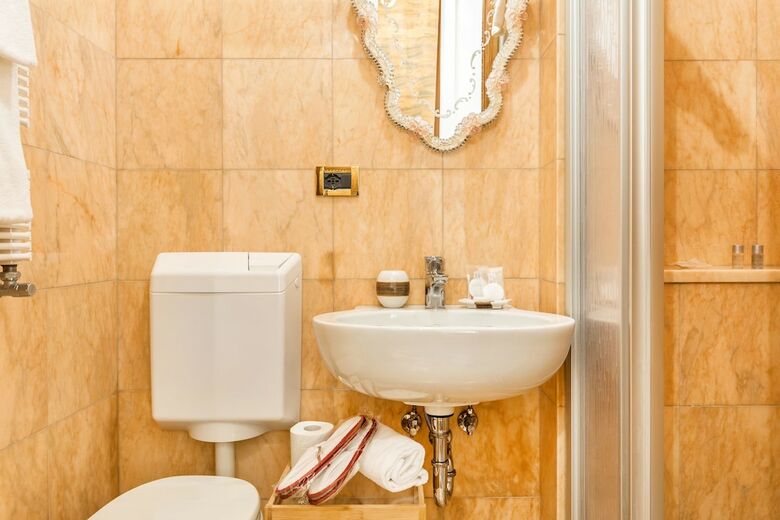 Luxury Venetian Rooms