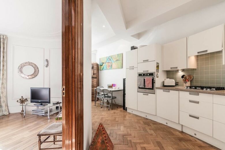 Catching Unique 1 Bedroom Apartment