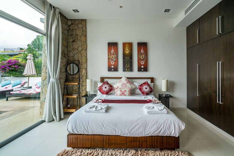 Parinda Villa In Naka Hills