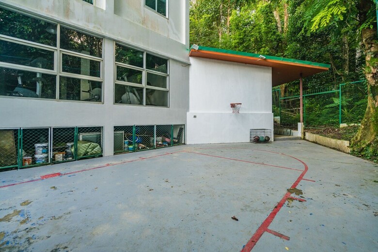 Parinda Villa In Naka Hills