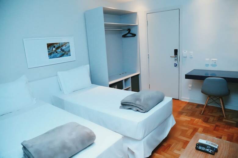 Hotel B�