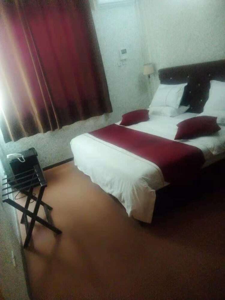 Esiya Hotel