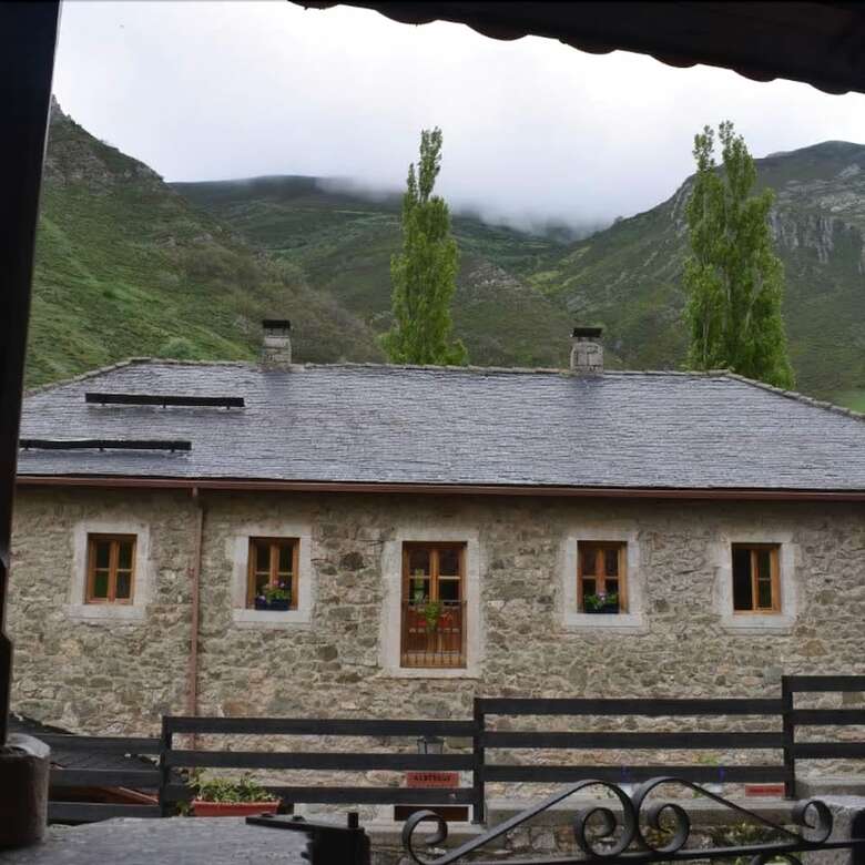 Hostal Albergue de Saliencia