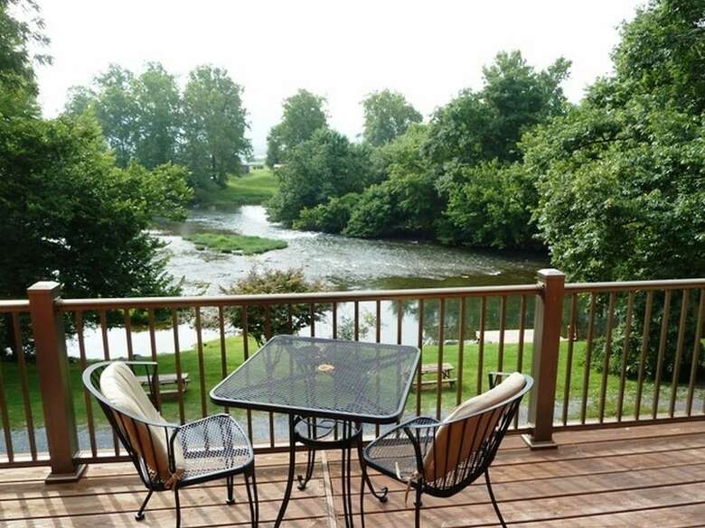 Cabana A_rustic_river_cabin