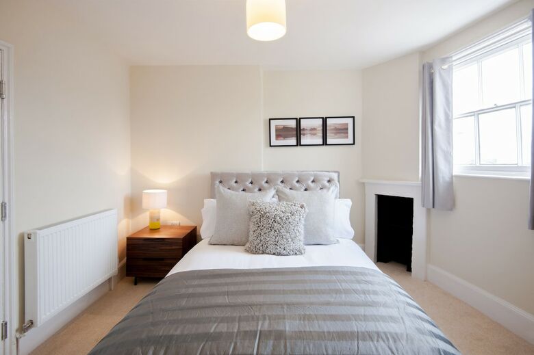 Elliot Oliver- 2 Bedroom Duplex Town Centre Apartment
