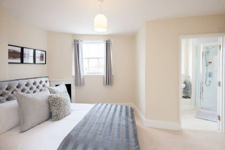 Elliot Oliver- 2 Bedroom Duplex Town Centre Apartment