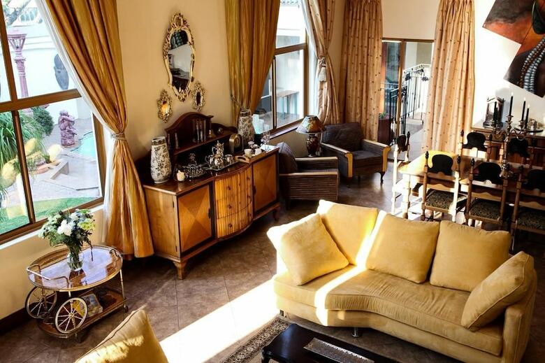 Hotel J's Guesthouse
