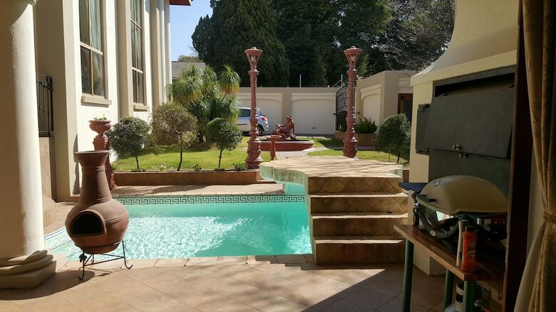 Hotel J's Guesthouse