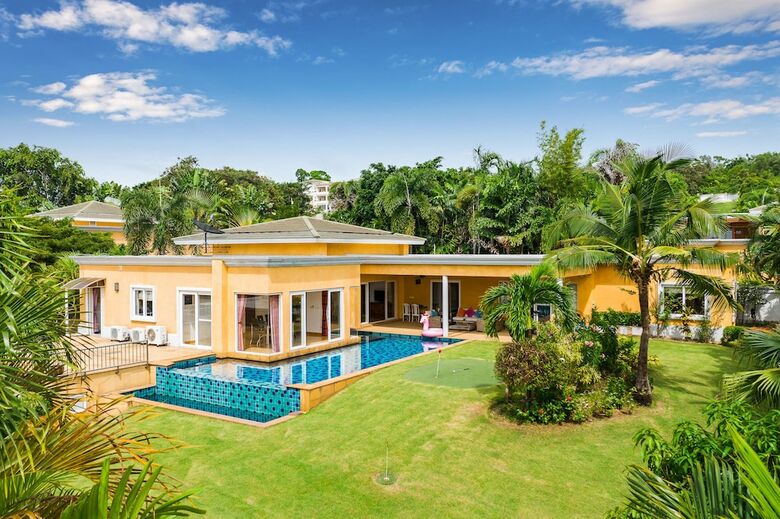 Stunning Luxury Golf And Pool Villas