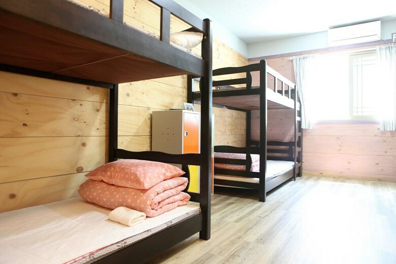 Hostal Basecamp Guesthouse - Hostel