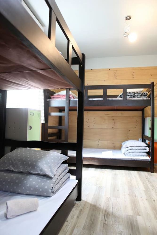 Hostal Basecamp Guesthouse - Hostel