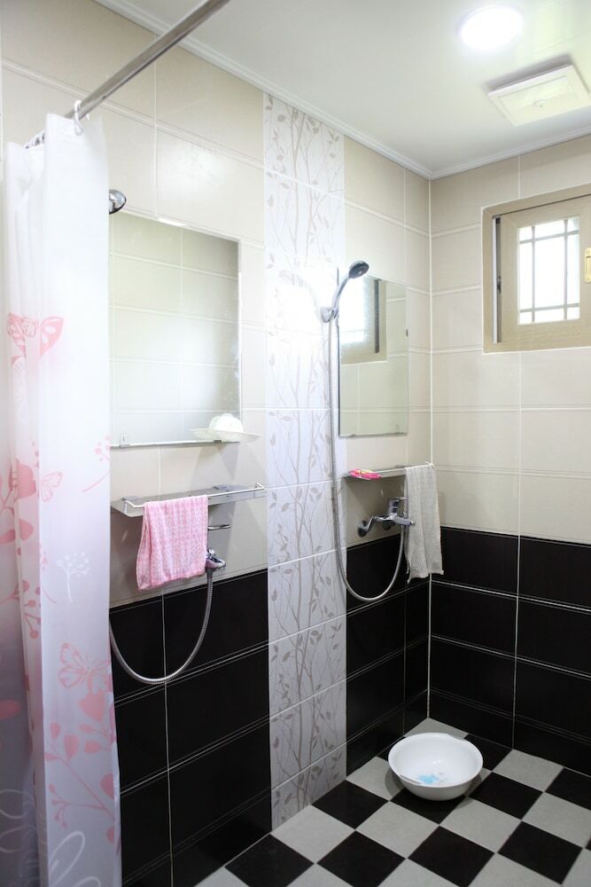 Hostal Basecamp Guesthouse - Hostel