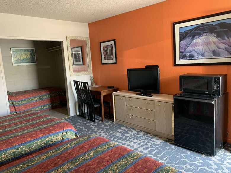 Motel 8 Plus