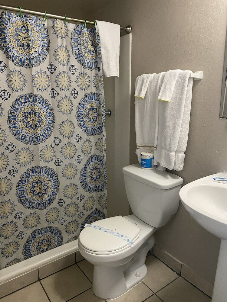 Motel 8 Plus