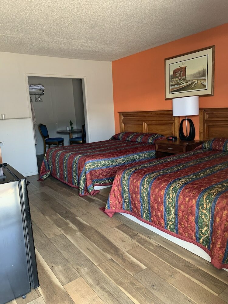 Motel 8 Plus