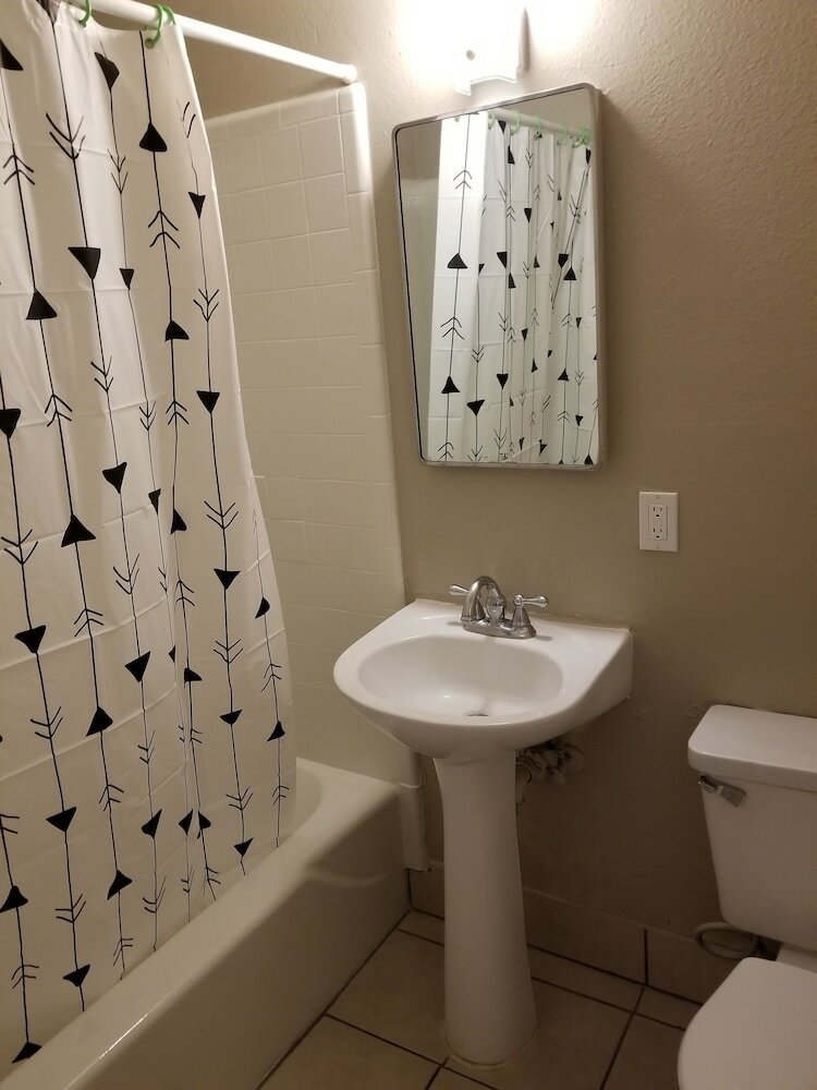 Motel 8 Plus