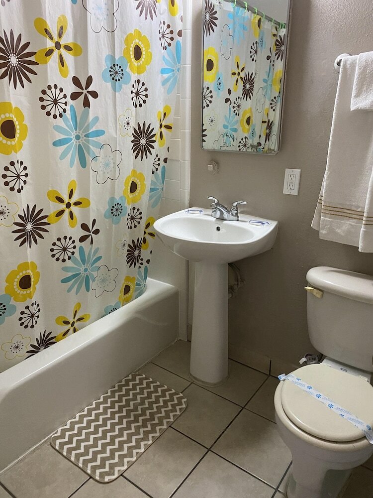 Motel 8 Plus