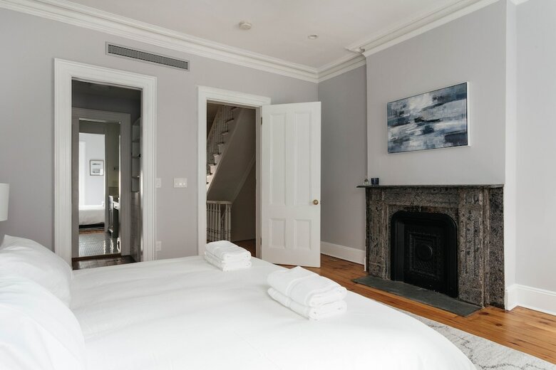 6 Bedroom Townhome Minutes From Nyc