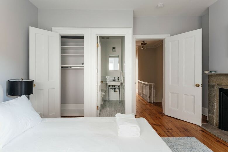 6 Bedroom Townhome Minutes From Nyc