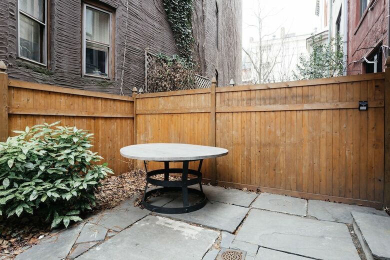 6 Bedroom Townhome Minutes From Nyc