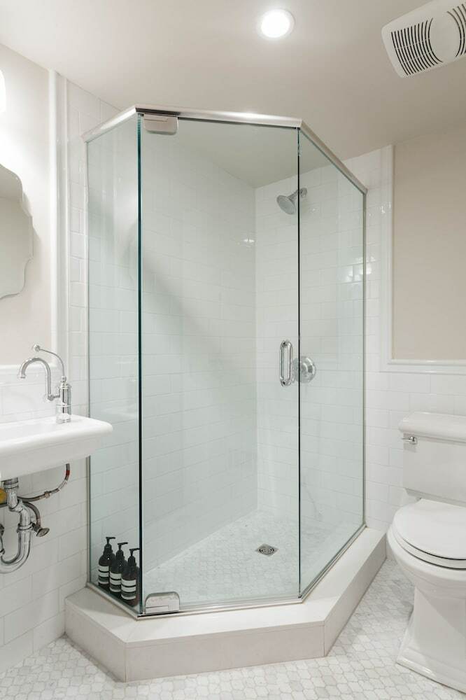 6 Bedroom Townhome Minutes From Nyc