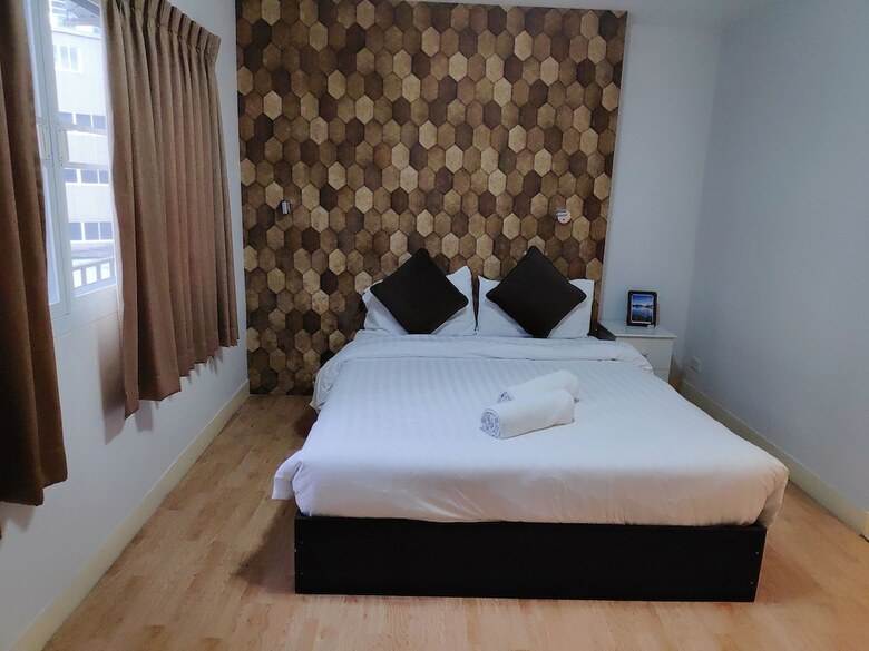 Hotel Tim Place - Bts Phra Khanong
