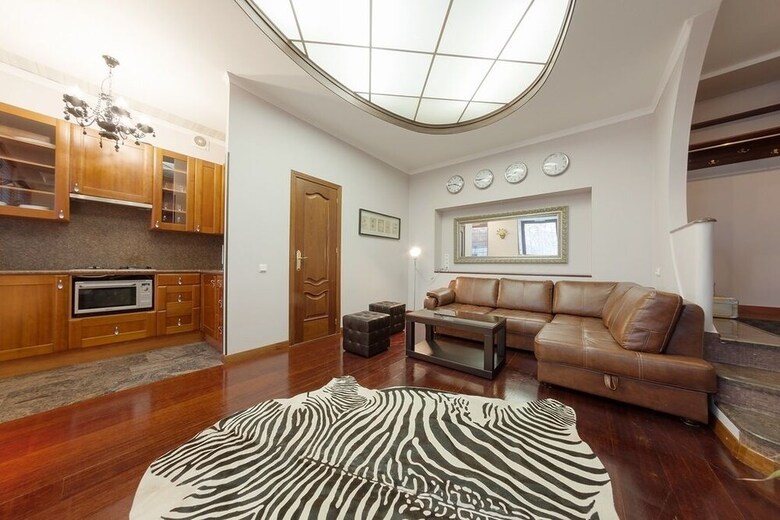 Hth24 Apartment Italiyanskaya 27