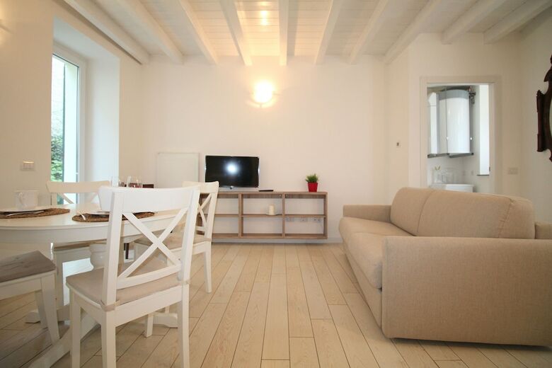 Lakefront Cadorna Apartment