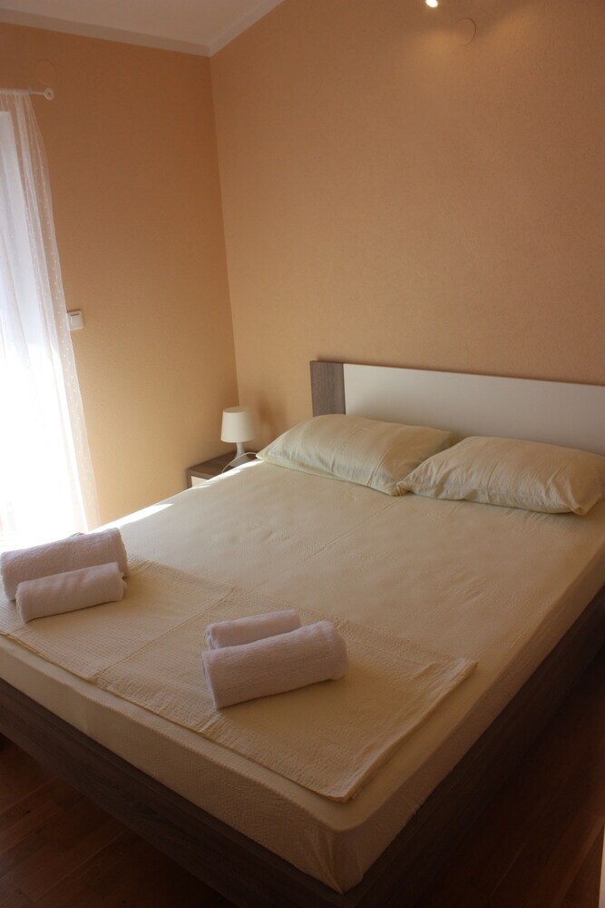 Apartments Miki Pag
