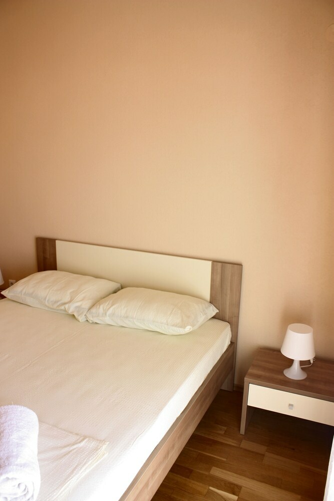 Apartments Miki Pag