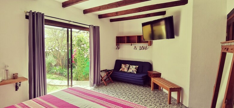Bed & Breakfast Posada Ocho Barrios